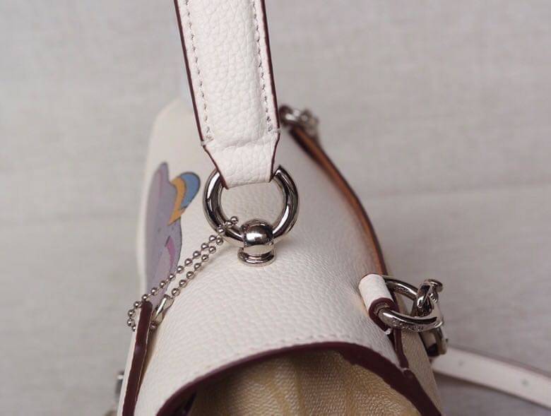 Coach Disney X Tilly Top Handle In Signature with Dalmatian Blossom/Light Khaki Multi Coated Canvas Satchel กระเป๋าถือและสะพายข้างรุ่นลิมิเตด คอลเลคชั่น Disney น่ารักมากค่ะ ใส่กระเป๋าสตางค์ใบยาวได้