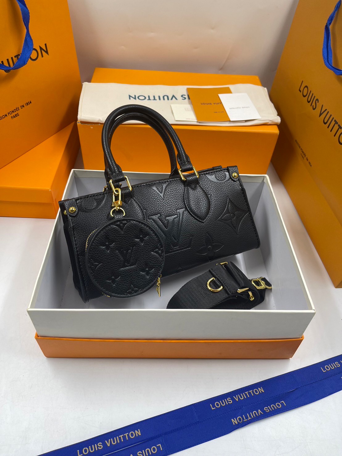 LV OnTheGo East West Monogram Bag / LV BAG พร้อมส่ง 4 สี กระเป๋าโท้ทขนาดกะทัดรัด ดีไซน์ใหม่ประจำฤดูกาล