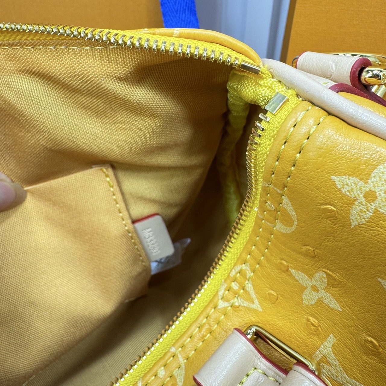 ORI หนังแท้ | LV Speedy P9 Bandoulière 30 Bag กระเป๋าสะพายทรงหมอนสปีดี้ใบใหญ่ คอลใหม่ล่าสุดหรูหราโดดเด่น แต่งลายนูนเพิ่มเท็กเจอร์เต็มใบ รูปทรงใช้งานง่ายสวยตลอดกาล