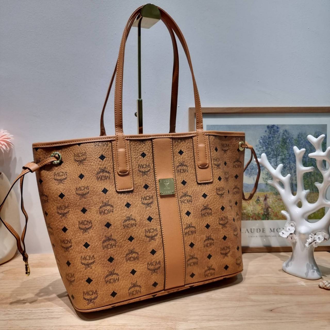 M.C.M MEDIUM REVERSIBLE LIZ SHOPPER IN VISETOS / M.C.M Tote Bag กระเป๋าทรงโท้ทใบใหญ่ เกรดท็อปออริ สลับแท้ 1:1 เกรดดีสุด ใช้ต่างประเทศได้