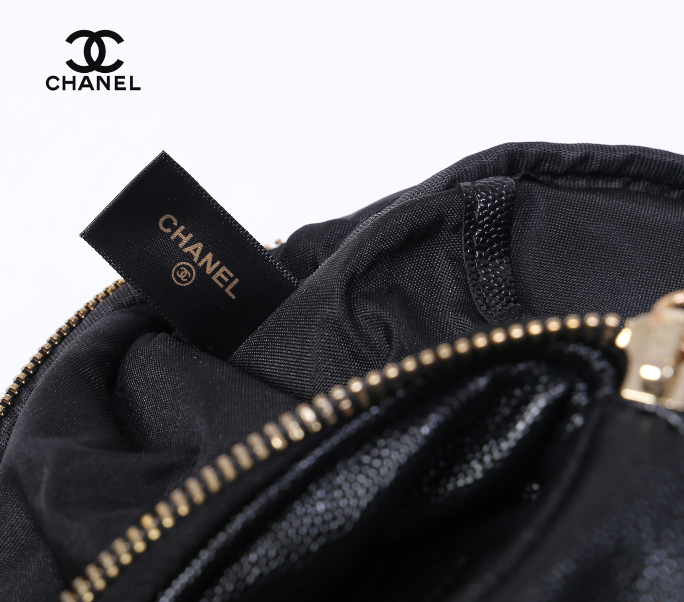 CHANEL Chanel Triple crossbody with two zip กระเป๋าสะพายใช้งานได้ทั้งแบบถือ และสะพาย crossbody หนังลายคาเวียร์