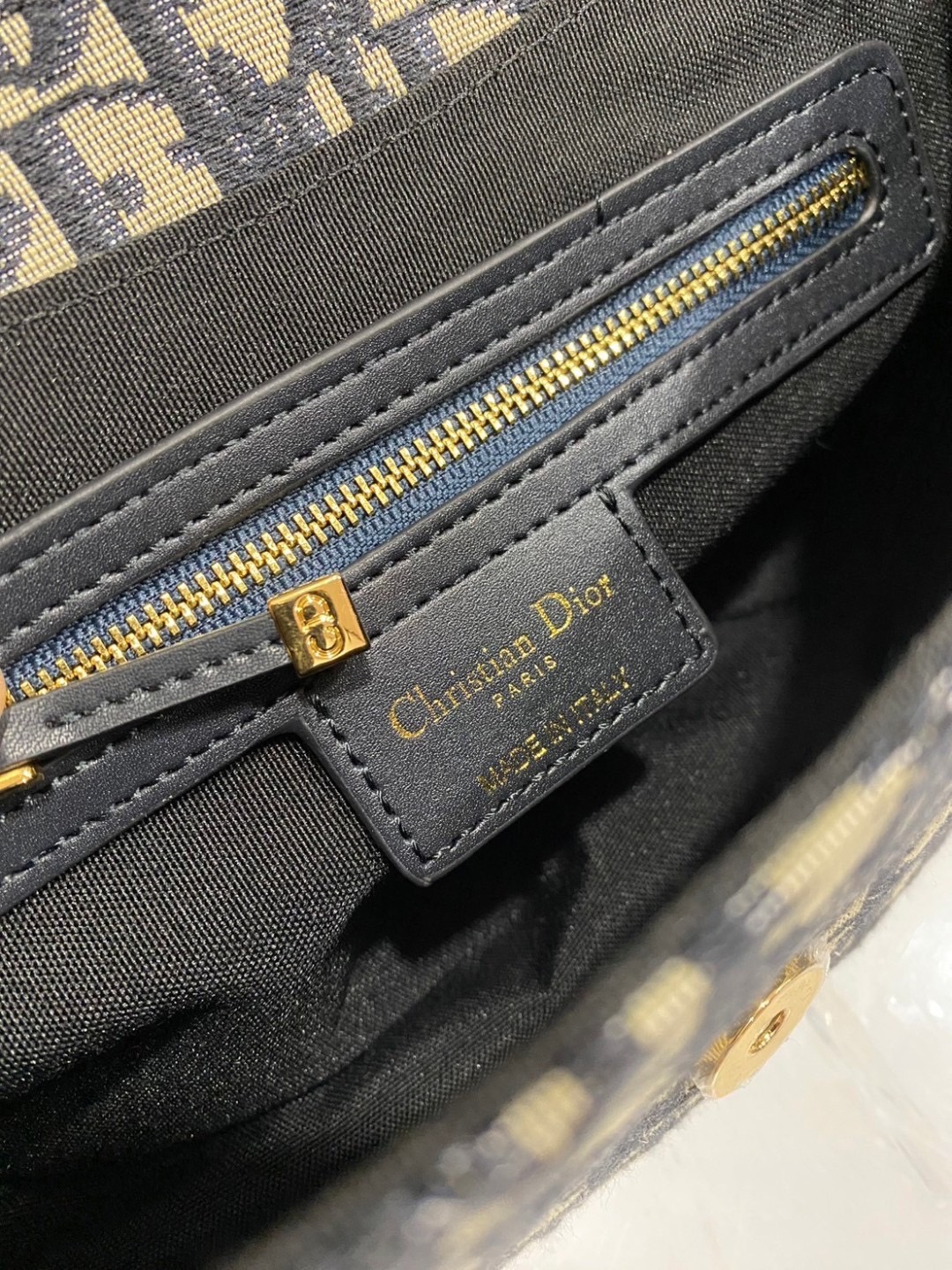 พร้อมส่ง 2 สี Small CD Besace Bag Oblique Jacquard & black calfskin กระเป๋าสะพายดิออร์รุ่นใหม่ เกรดออริ สลับแท้ 1:1 ใช้ต่างประเทศได้ New for the season and appearing in the Spring-Summer 2024