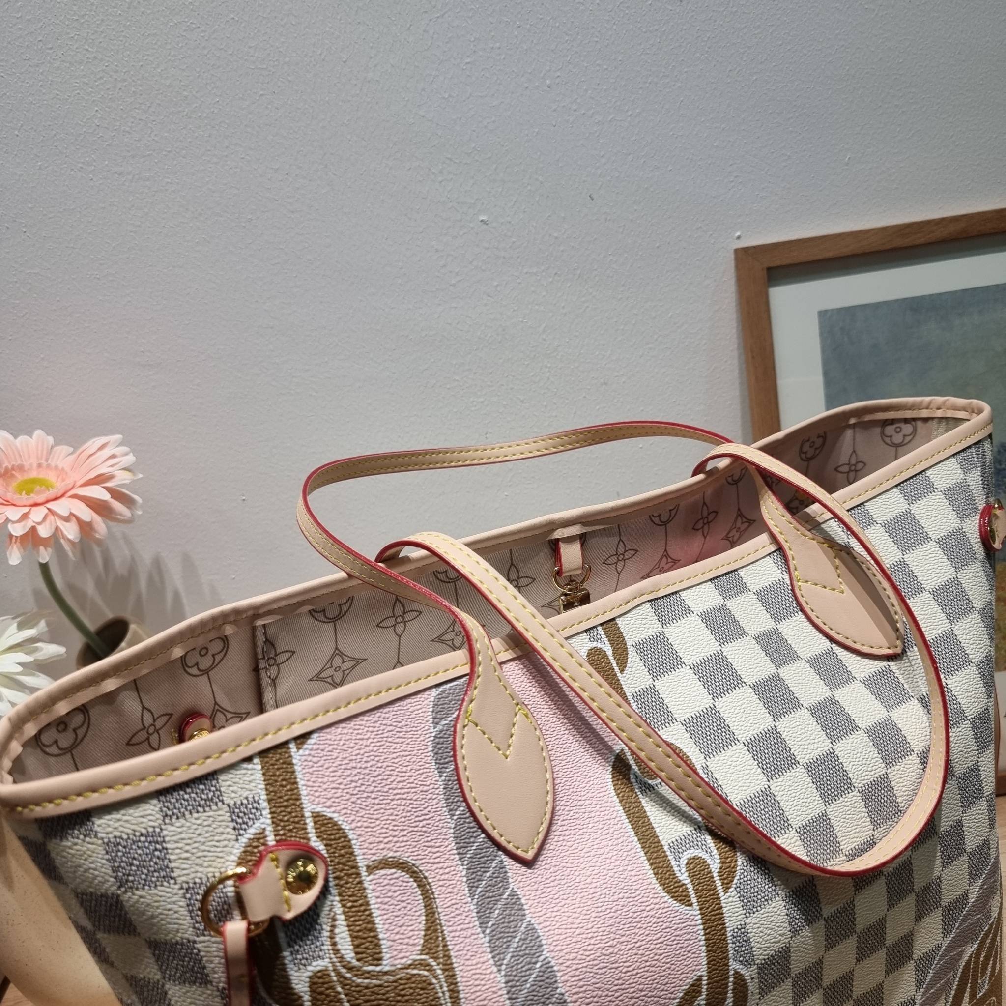 LV Neverfull MM Damier Azur คอลเล็คชั่น Spring Nautical / LV 2IN1 TOTE SET WITH NAUTICAL PRINT ดีไซน์ใหม่ต้อนรับฤดูร้อน กับกระเป๋าสะพายไหล่ใบใหญ่ทรง tote มาพร้อมใบลูก คลาสสิคที่สุด เป็นอีกรุ่นที่มีคนใช้เยอะมากๆ โทนสีละมุน