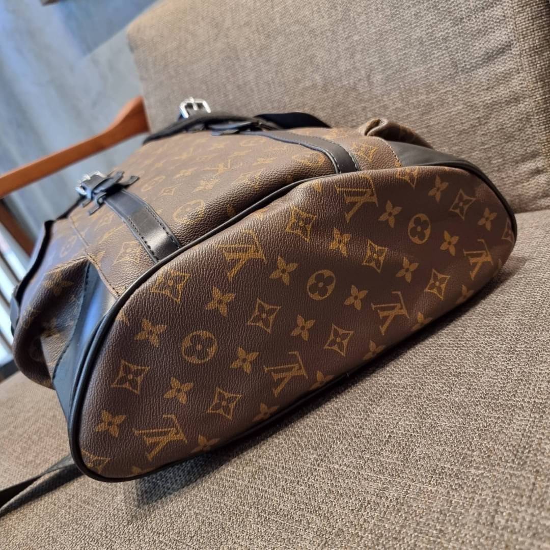 LV Christopher PM Monogram Eclipse Reverse เป้สะพายหลังใบใหญ่ LV MONOGRAM BACKPACK ที่หนุ่มๆตามหากันมากที่สุด LONG WEEKEND กระเป๋าใบใหญ่ต้องมี!! รุ่นสุดฮอต!! ด้วยรูปทรงที่คลาสสิค สไตล์เอกลักษณ์ วัสดุหนังแคนวาส ทนทาน