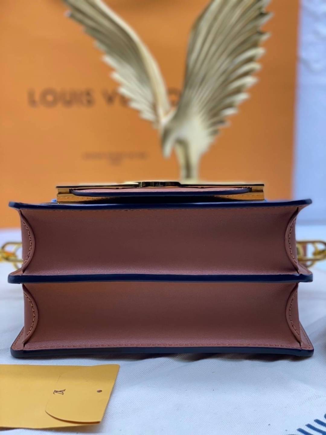 LV DAUPHINE MINI BAG - 20cm เกรดงานสวย กระเป๋าสะพายไซส์มินิกะทัดรัด ใช้งานง่าย อะไหล่ทองหรูหรา เหมาะกับทุกโอกาศ ต้องมีติดตู้ห้ามพลาดเลยค่า