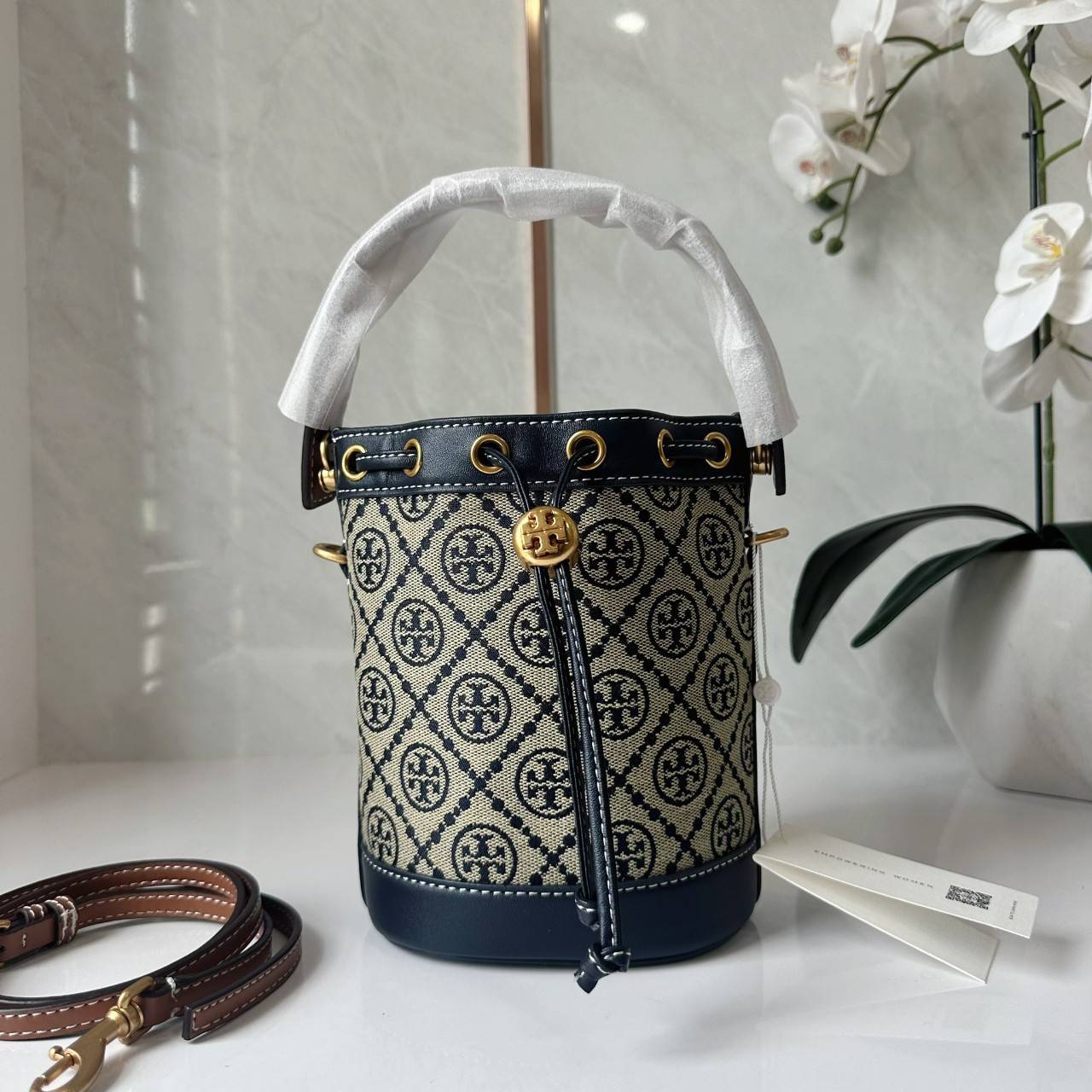 TORY BURCH T MONOGRAM JACQUARD MINI BUCKET BAG กระเป๋าทรงบัคเก็ตไซส์มินิ ทรงยอดนิยมขนาดน่ารัก
