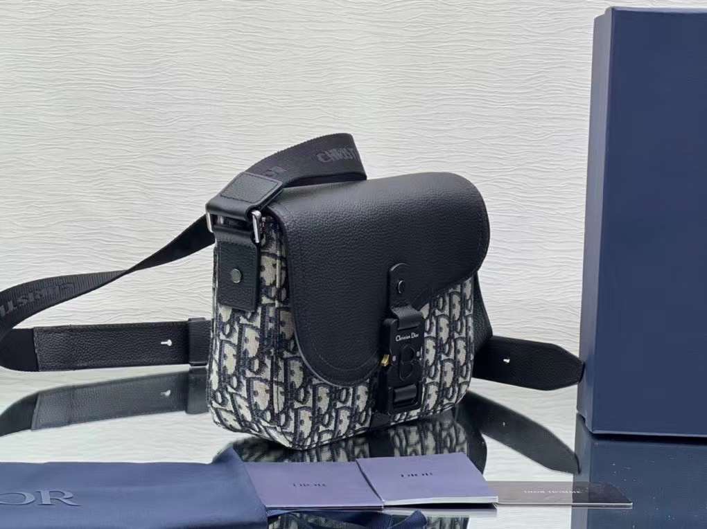 Dior Saddle Messenger Bag / Dior messenger bag / Beige and Black Oblique Jacquard เกรดเทพออริจินอล หนังแท้ ภาพถ่ายจากสินค้าจริง ใช้งานต่างประเทศได้