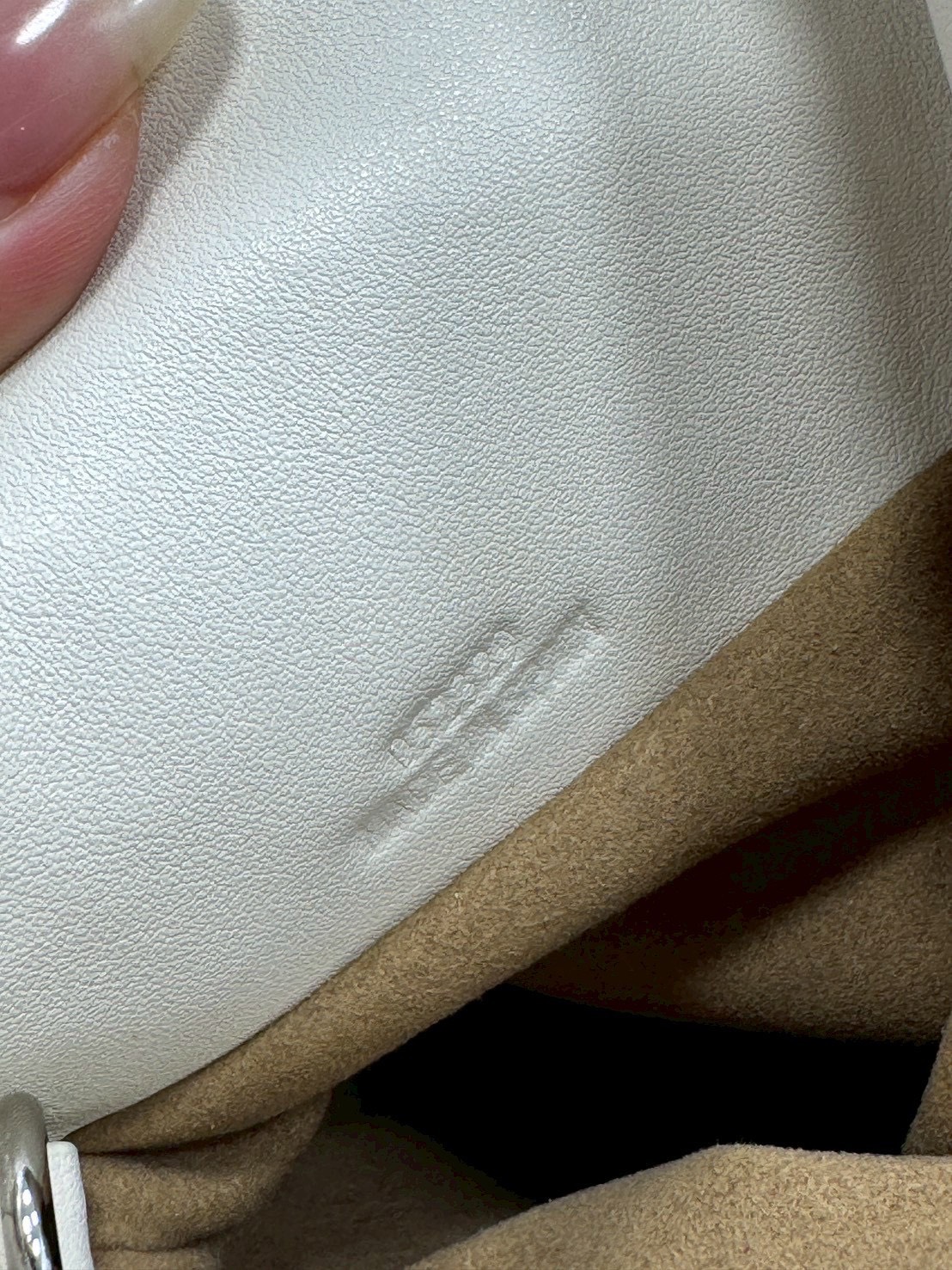 ORI หนังแท้ | Medium Loewe Flamenco clutch in nappa leather 30cm กระเป๋าสะพายทรงคลัชดีไซน์รูดเชือก เรียบหรูดูแพง เรียบง่ายใช้งานสะดวก หนังแนปป้าให้สัมผัสนุ่มสบายผิว มาพร้อมสายสะพายร้อยห่วงหรูหรา