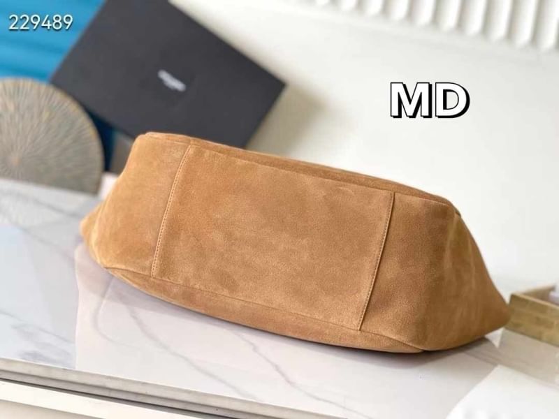 YSL Le 5 À 7 Bea suede tote bag กระเป๋าทรงโท้ทงานหนังกลับ สวยเด่นเป็นเอกลักษณ์มาก ดีไซน์เรียบแต่มากมีอยู่จริง สวยดูแพง ที่ไม่มีตอนนี้คือพลาด