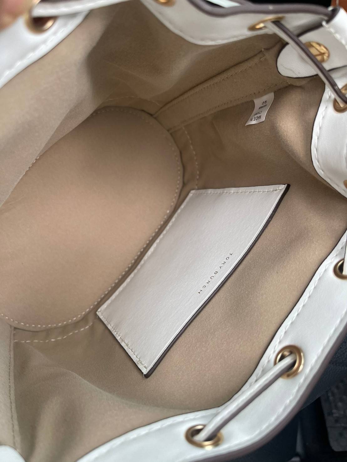 ของแท้ 💯% Tory burch t monogram jacquard embroidered bucket รุ่นใหม่ล่าสุดจาก TORY BURCH ครั้งแรกกับโมโนแกรม ที่ได้รับแรงบันดาลใจมาจากโลโก้สุดคลาสสิก