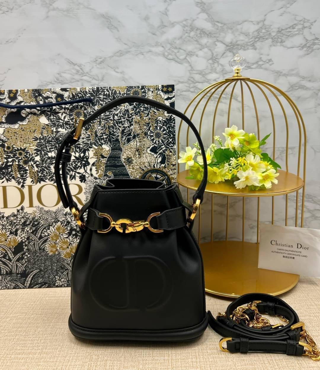 DIOR SMALL C'EST DIOR BAG 17 cm / Dior bucket bag รุ่นใหม่สวยหรู ดูแพงมากค่ะ กระเป๋าสะพายบัคเก็ต รูปทรงคลาสสิค ใช้งานง่ายภายในโล่งกว้างมาก สวยมาก ควรมีค่า