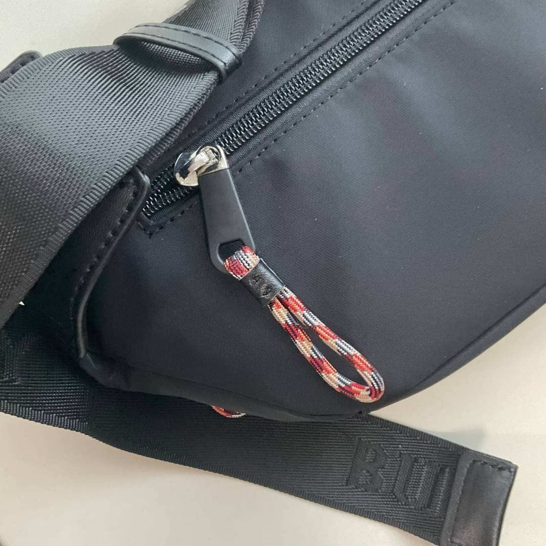 Burberry Vintage Check Sonny Belt Bag รุ่นใหม่ล่าสุด! BURBERRY FRAGRANCES BELT BAG วัสดุ100%POLYAMIDE (Nylon & Canvas)ทกระเป๋าคาดเอว คาดอกแบบ UNISEX ใช้ได้ทุกเพศ ลายวินเทจ