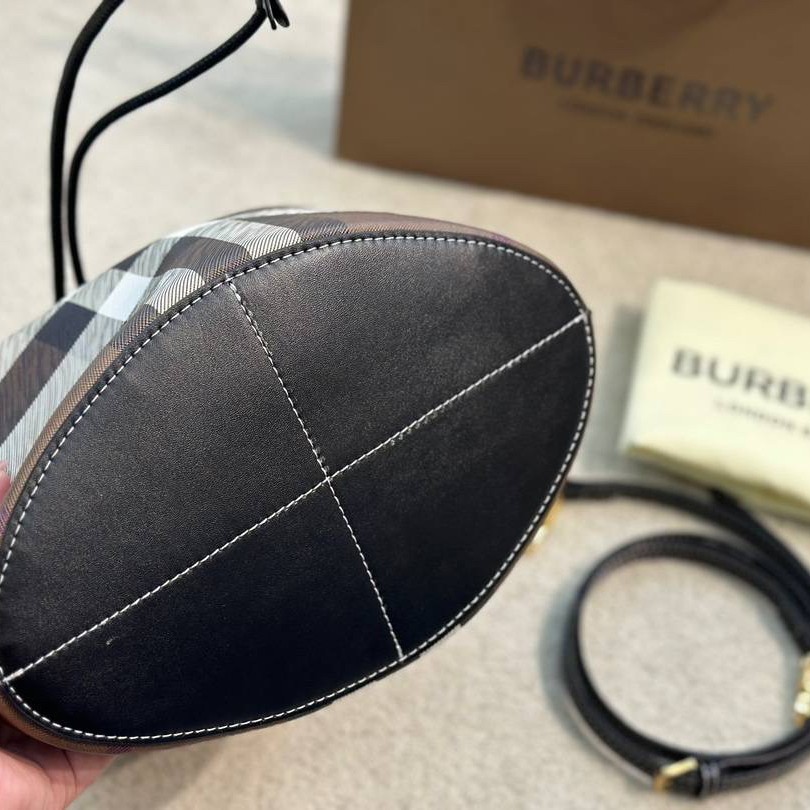 Burberry Brown Small TB Bucket Bag / BURBERRY MONOGRAM BUCKET BAG กระเป๋าถือ กระเป๋าสะพายครอสบอดี้ วัสดุหนังพิมลาย MONOGRAM โทนเข้ม