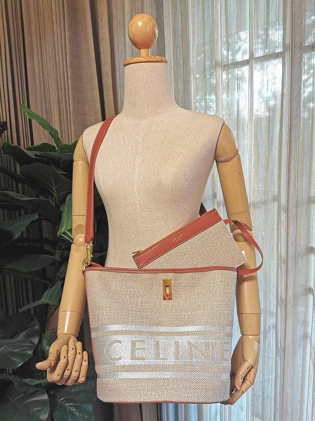 ซื้อ1ได้ถึง2!✴️CELINE TEXTILE BUCKET BAG VIP วัสดุ Textile Canvas & CalfSkin ดีไซน์ทรง Bucket ใบใหญ่กำลังดี มาพร้อม Clutch ใบเล็กเข้าชุด เนื้อหนาแข็งแรง น้ำห