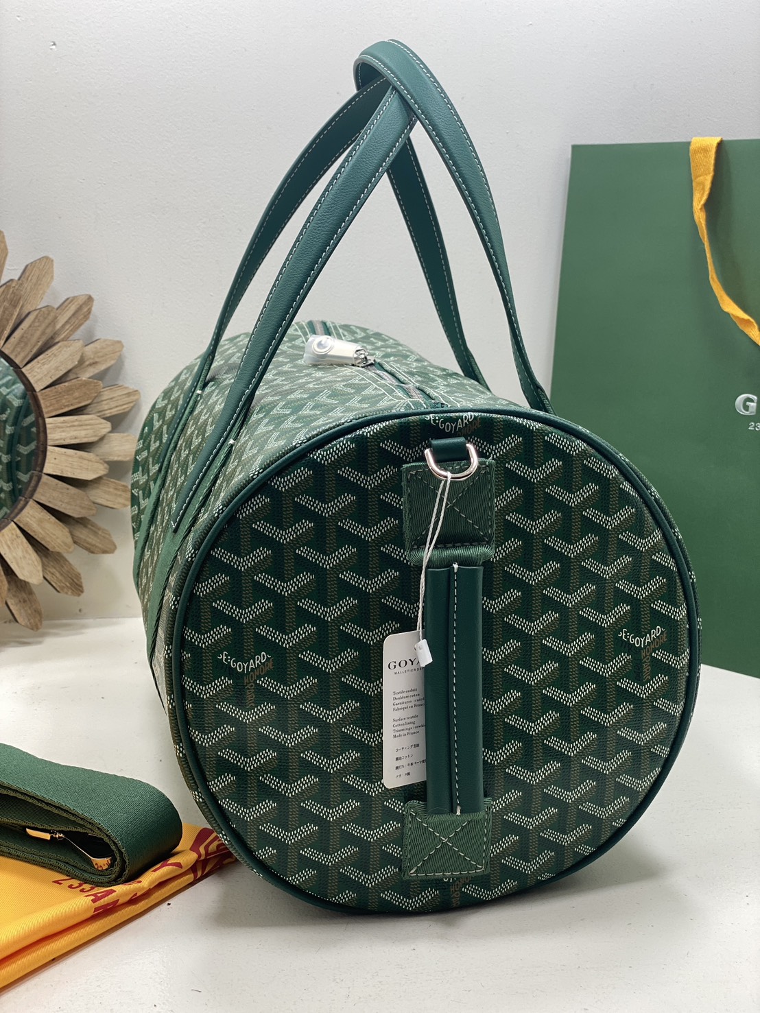 ORI หนังแท้ | Goyard Barrel 40 Sports Bag กระเป๋าสะพายทรง Keepall ใบใหญ่ ดีไซน์สปอร์ต ภายในโล่งกว้าง จุของได้เยอะ มีหูจับด้านบน เพิ่มฟังชั่นหูหิ้วด้านข้าง สะดวกใช้งาน