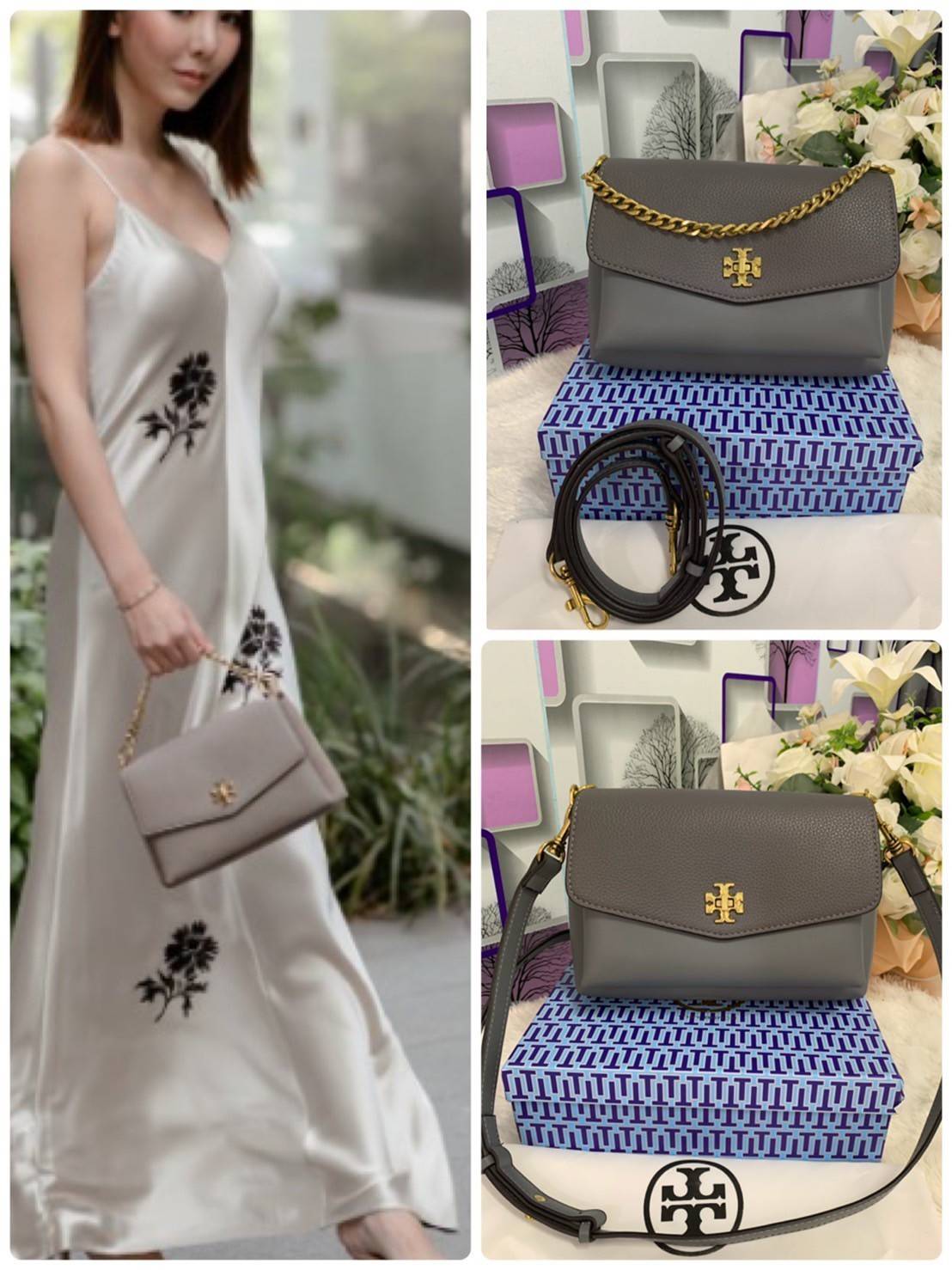 TORY BURCH KIRA MIXED-MATERIALS TOP-HANDLE SATCHEL กระเป๋าสะพายข้าง วัสดุหนังแกะสังเคราะห์ อะไหล่ทอง ด้านหน้าประดับโลโก้แบรนด์ ตกแต่งสายโซ่ห้อยสีทอง (สามารถถอดออกได้) เปิด-ปิดด้วยตัวล็อคหมุน ภายในโล่งกว้าง ซับในบุผ้าลายแบรนด์ แบ่งออกเป็น 3 ช่องใหญ่ พร้อมช