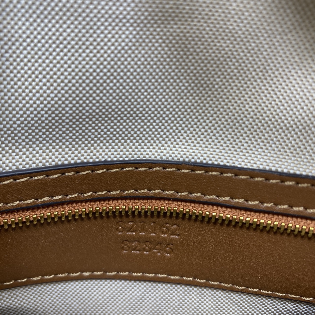 ORI หนังแท้ | GUCCI GG Emblem small belt bag กระเป๋าคาดอก/คาดเอวปรับโฉมใหม่ สวยสง่างาม สปอร์ตและเท่กว่าเดิม แต่ยังคงความคลาสสิค