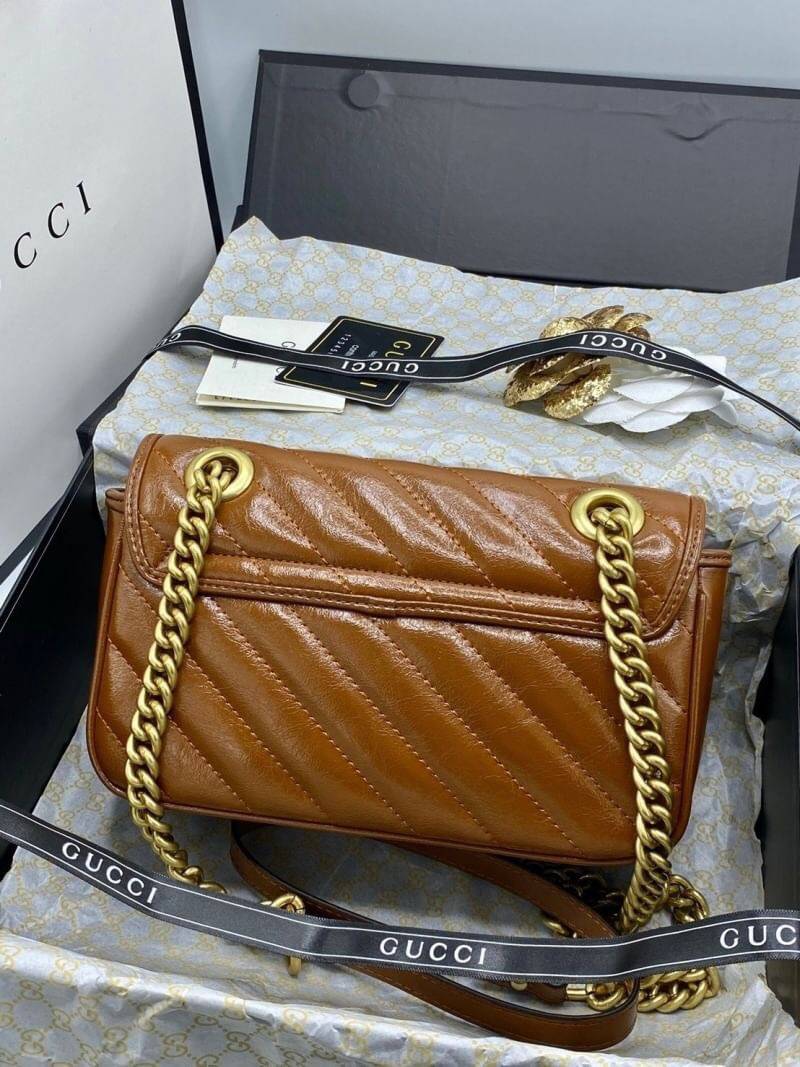 VIP 】หนังแท้ GUCCI GG Marmont brown leather shoulder bag ราคานี้หนังแท้คือคุ้มมากเลยค่าสาวๆ มี 2 ขนาด ปังไม่ไหว สีสวยมากกกก ต้องจัดแล้วน้าา ยกระดับความหรูให้กับตัวเองกันหน่อย ด้วยกระเป๋ารุ่นนี้!! ครอสบอดี้ที่ดีไซน์หรู อัพเลเวล ในราคาที่จับต้องได้ พร้อมเสิ