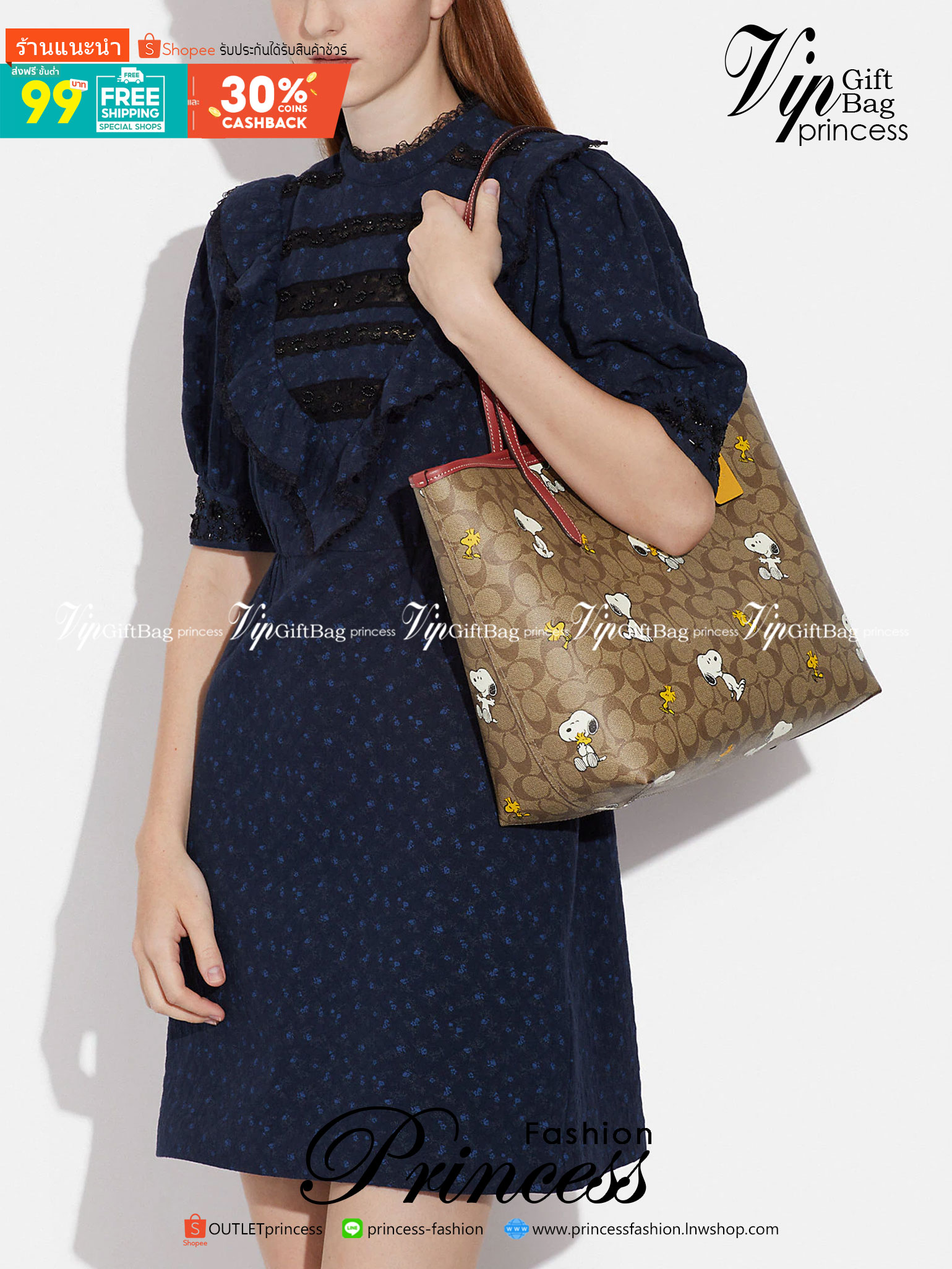 Coach X Peanuts City Tote In Signature Canvas With Snoopy Woodstock Print CF166 คอลเลคชั่นใหม่ น่ารักเกินต้าน กับกระเป๋าทรงโท้ทไซส์ใหญ่ ดีไซน์ลวดลายการ์ตูนยอดฮิต ที่ใครๆก็ต้องรู้จัก พิมพ์คมชัดลงบนหนังแคนวาส รูปทรงสวย ปากกระเป๋ามีกระดุมแม่เหล็กปิดกันของหล่