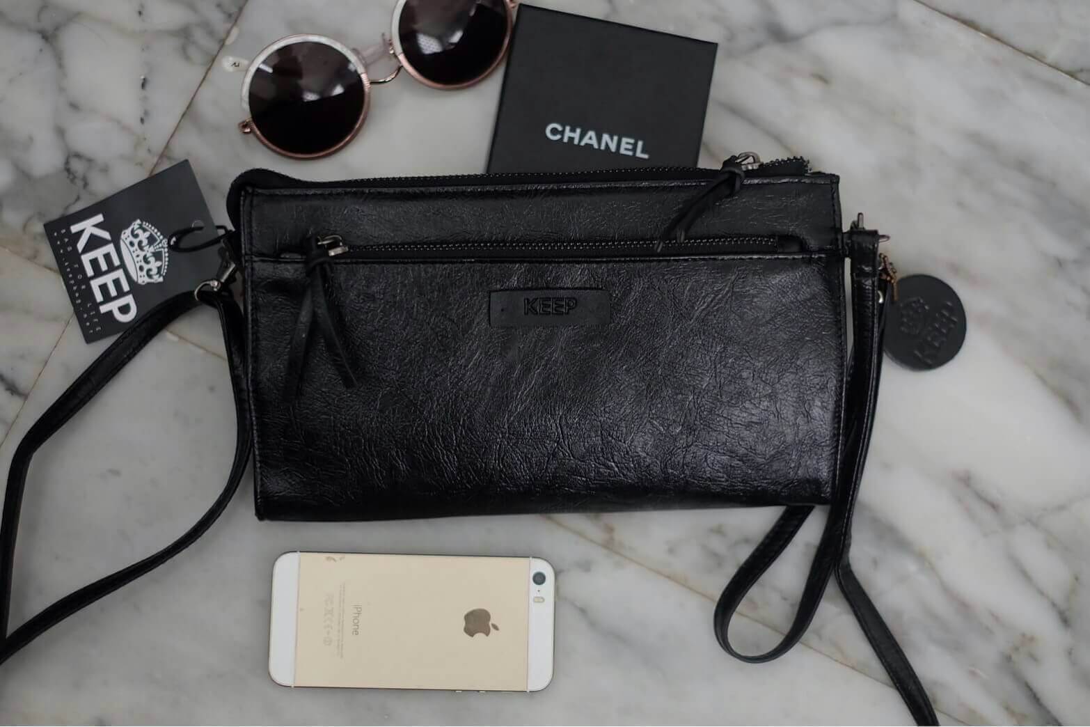 มาตามคำเรียกร้องคะสำหรับ size นี้ รอบนี้ ได้ ของ KEEP BRAND มาคะ รับรองความสวย 😍กระเป๋า KEEP Milan shoulder &clutch bag ตัวกระเป๋าผลิตจากหนังแกะเทียม ลายหนังชัดเจน สวย อะไหล่สีดำเข้ากับกระเป๋าสุดๆคะ จุดเด่นคือ สามารถใช้งานได้แบบ 2 in 1 เลยคะ ถือคล้