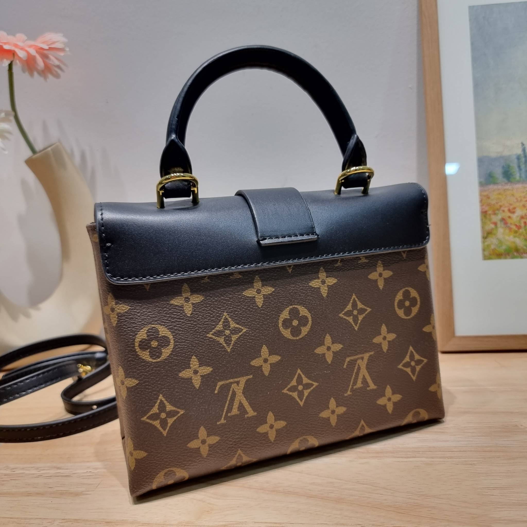 LV LOCKY BB MONOGRAM กระเป๋าสะพายข้าง ดีไซน์หรู ใหม่ล่าสุด สวยถึงบ้านได้ก่อนใคร มีใช้เลิศๆทันปีใหม่แน่นอน คุ้มที่สุด