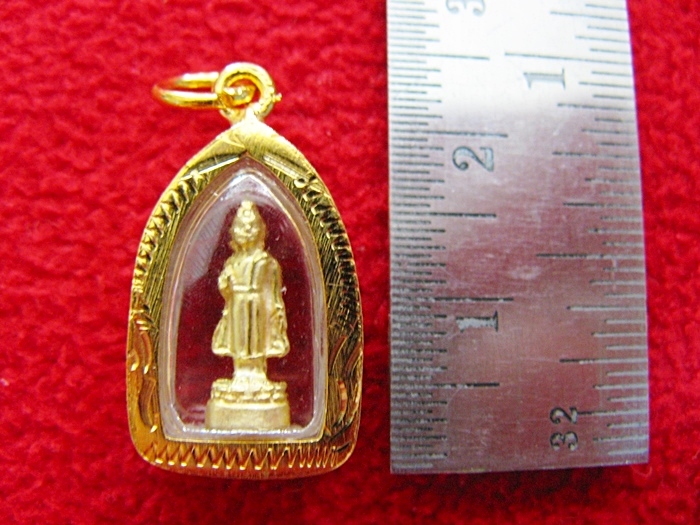 จี้พระประจำวันเกิดวันจันทร์ ปางห้ามญาติ เนื้อทองเลี่ยมทองไมครอนพร้อมใบคาถาค่ะ
