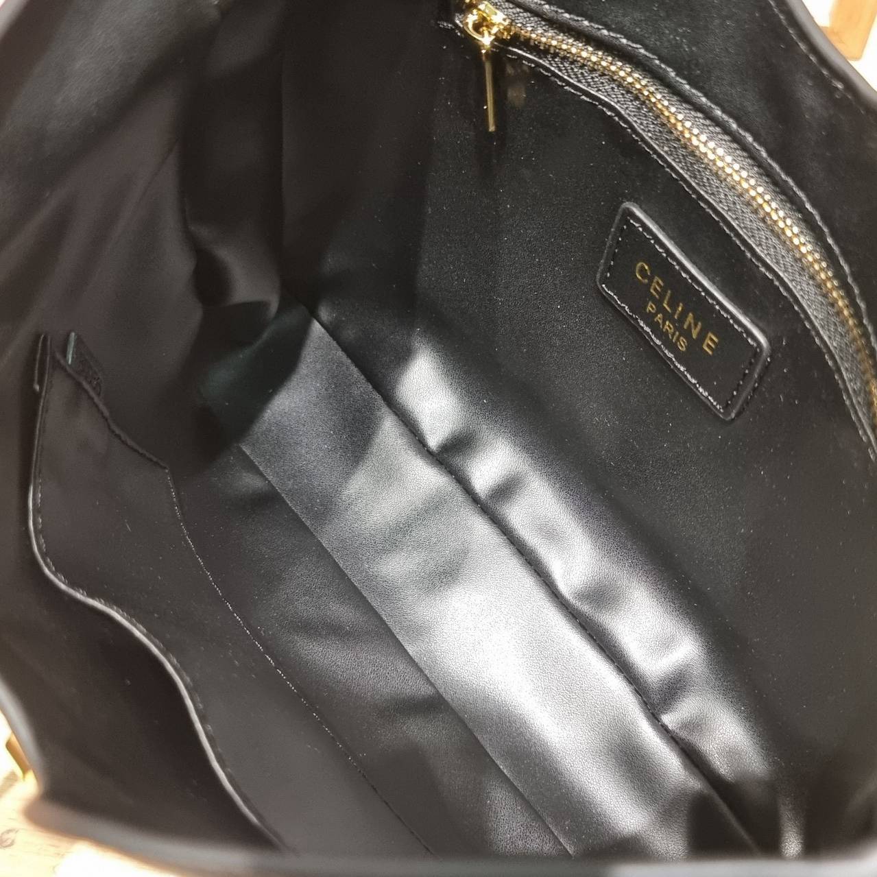 CELINE small camille soft bag มาแรงมาก! กับกระเป๋าที่ตัวแม่ใช้กันเยอะสุดๆ แม่ชมเอย อินฟลูดังๆมีใช้กันครบ ด้วยรูปทรงยอดนิยม