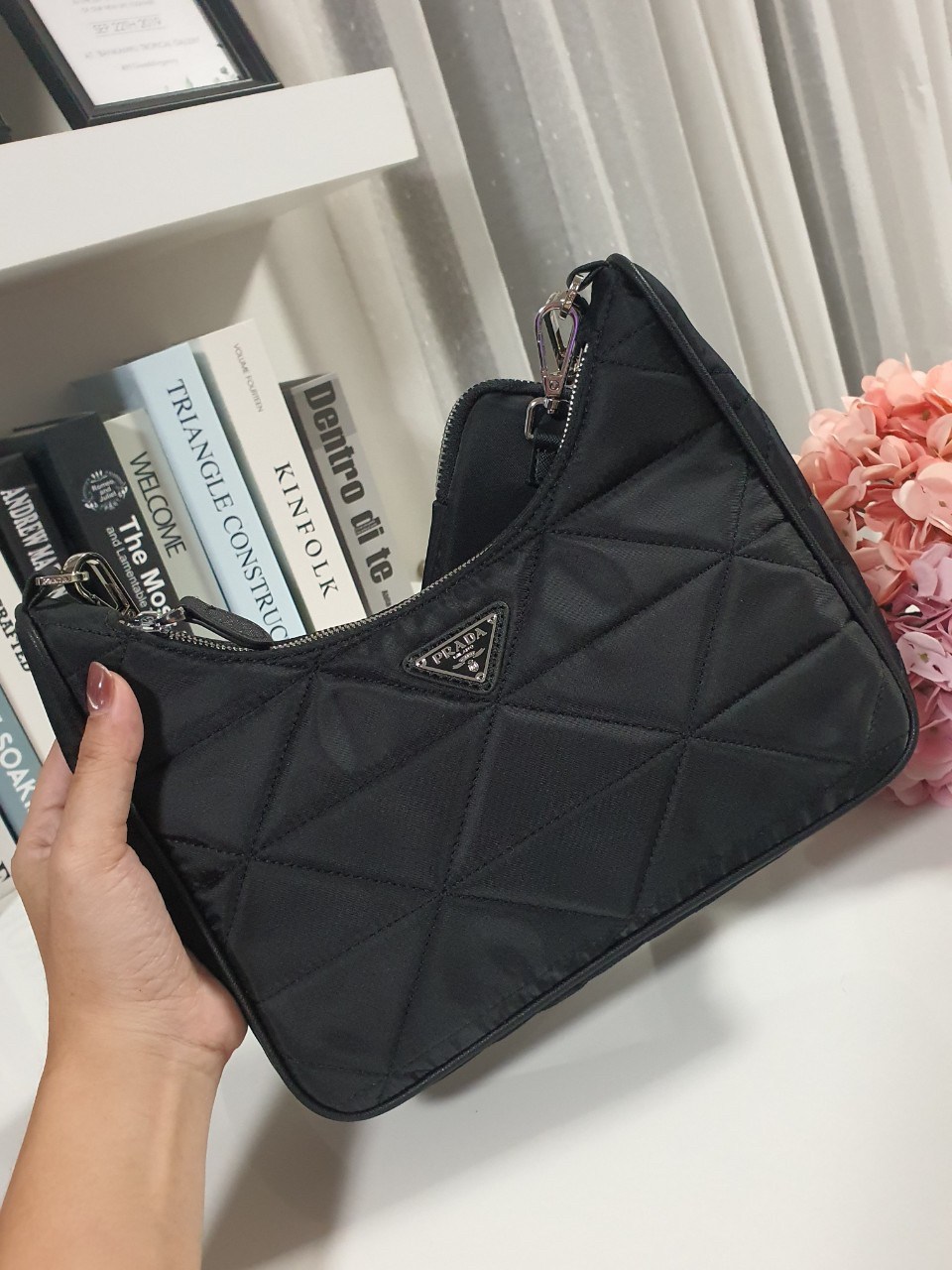 NEW 2021 !!! พร้อมส่งรุ่นใหม่ *กำลังมาแรงมากค่ะ กับแบรนด์ PRADA ใบเดียวคุ้มมากค่ะ อุปกรณ์ ครบชุด *ซื้อ1ได้ถึง3ไอเท็ม ทั้งสายยาว และกระเป๋าใส่เหรียญ และป้ายแท็คหนัง อย่างดี