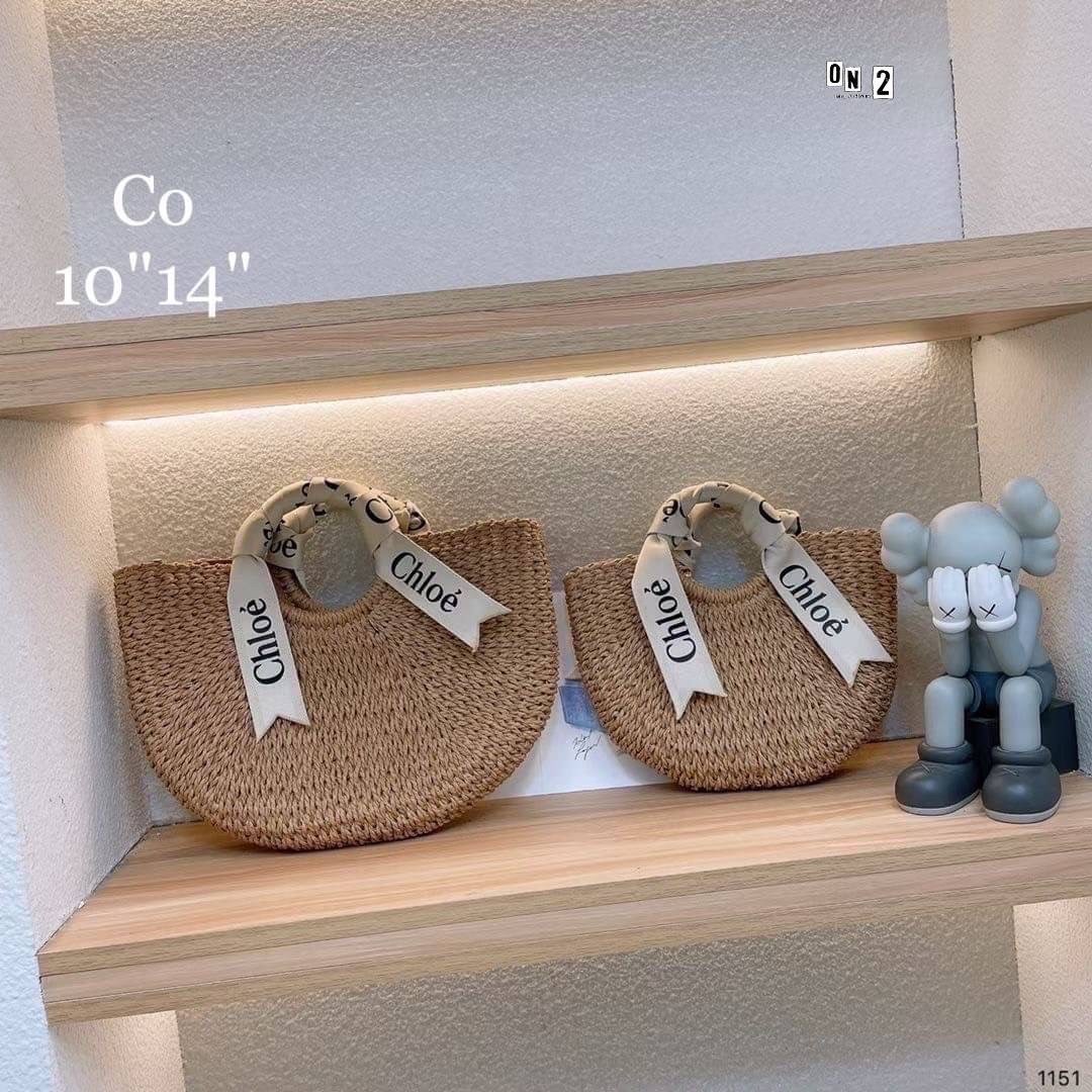 Chloe Straw Handbag Summer Beach Weave / CHLOE woody basket กระเป๋าสานสไตล์มินิมอล ซับในผ้าอย่างดี มาพร้อมผ้าผูกหูกระเป๋า สวยลงตัวรุ่นนี้ไม่ควรพลาดน้า สวยปังไม่ไหว