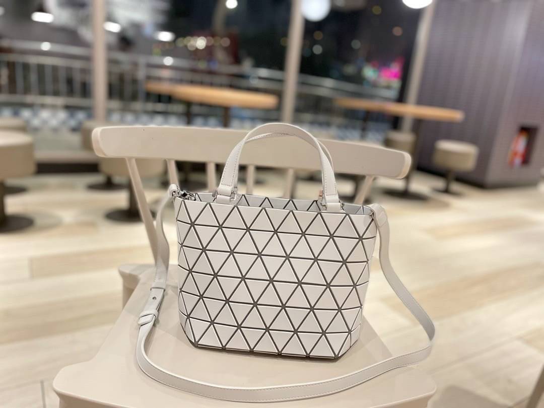 VIP GIFT 】BAOBAO Issey Miyake Crystal Matte Shoulder Bag