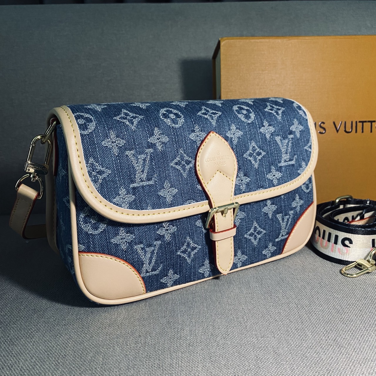 LV diane monogram denim bag กระเป๋ามัลติฟังก์ชั่นเดนิม ดีไซน์ใหม่สียีนส์สวยมีเสน่ห์ มาพร้อมสาย 2 แบบ สายหนังคล้องไหล่ได้ และสายสปอร์ตครอสบอดี้ได้