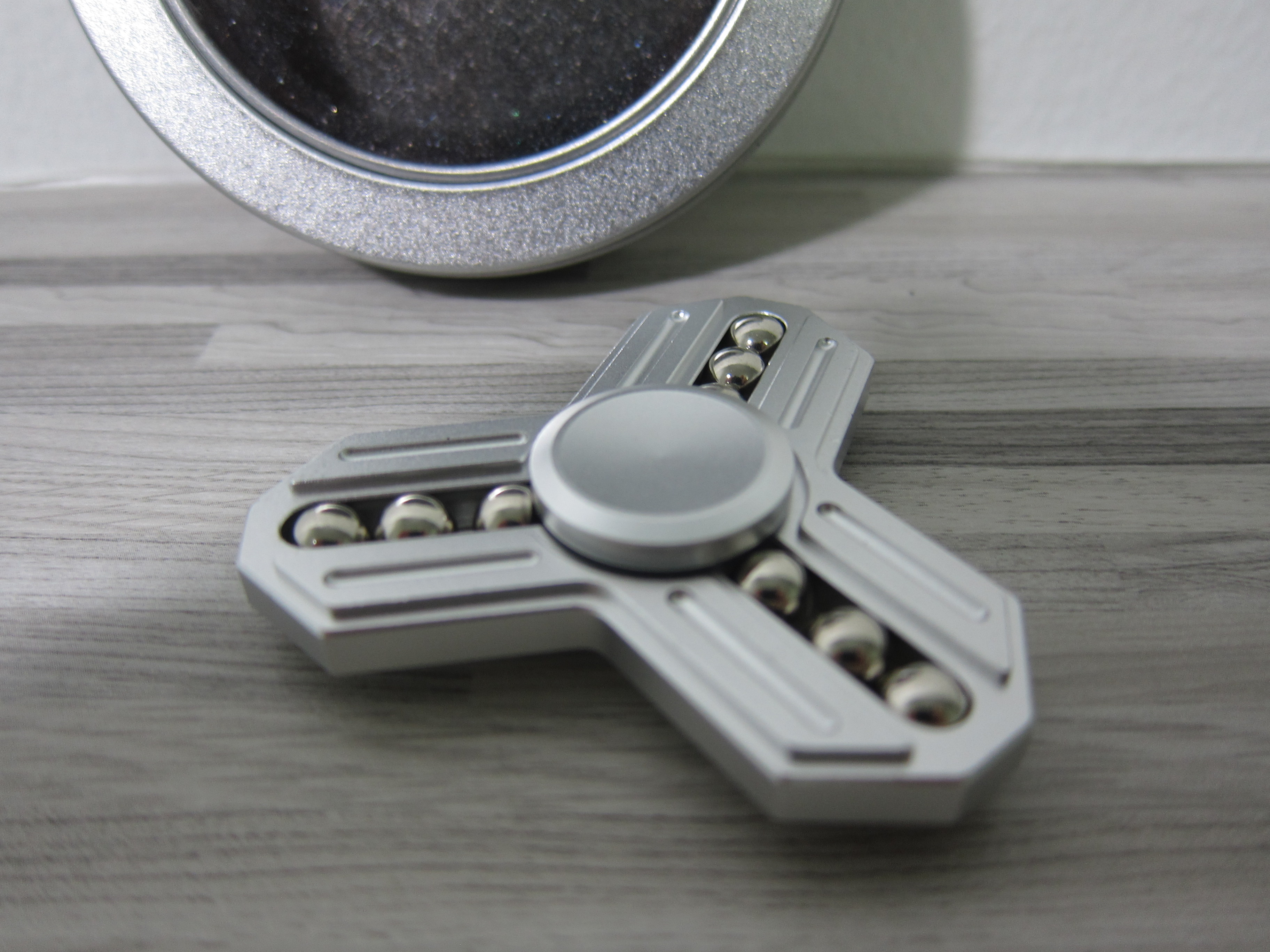 กังหันนิ้ว Fidget spinnerอย่างดีแบบมีลูกปืนรูปกากบาท