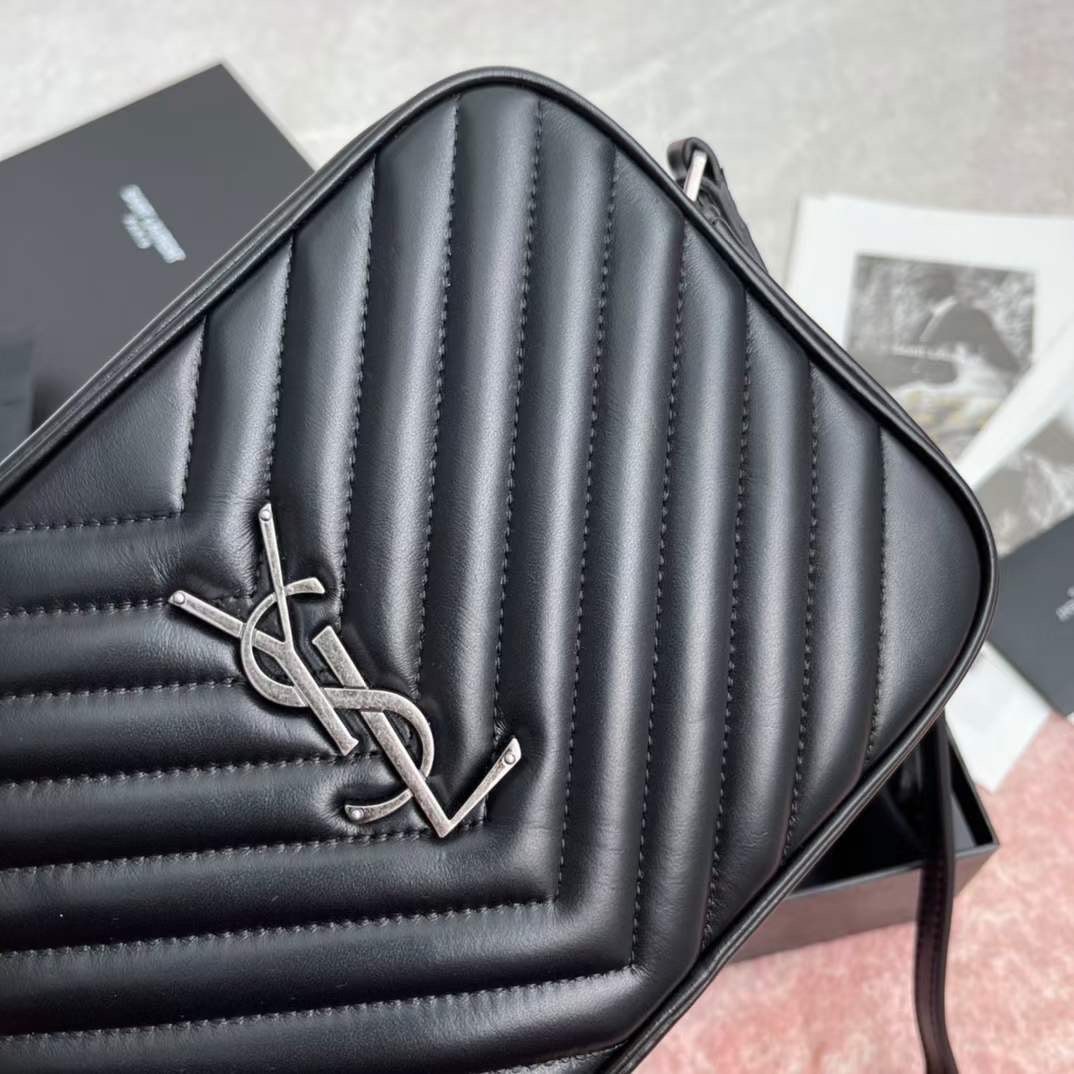 YSL LOU CAMERA BAG IN QUILTED LEATHER 23 cm กระเป๋าสะพาย เกรดหนังสวยเต็มใบ เกรดออริ 1:1 ใช้งานต่างประเทศได้