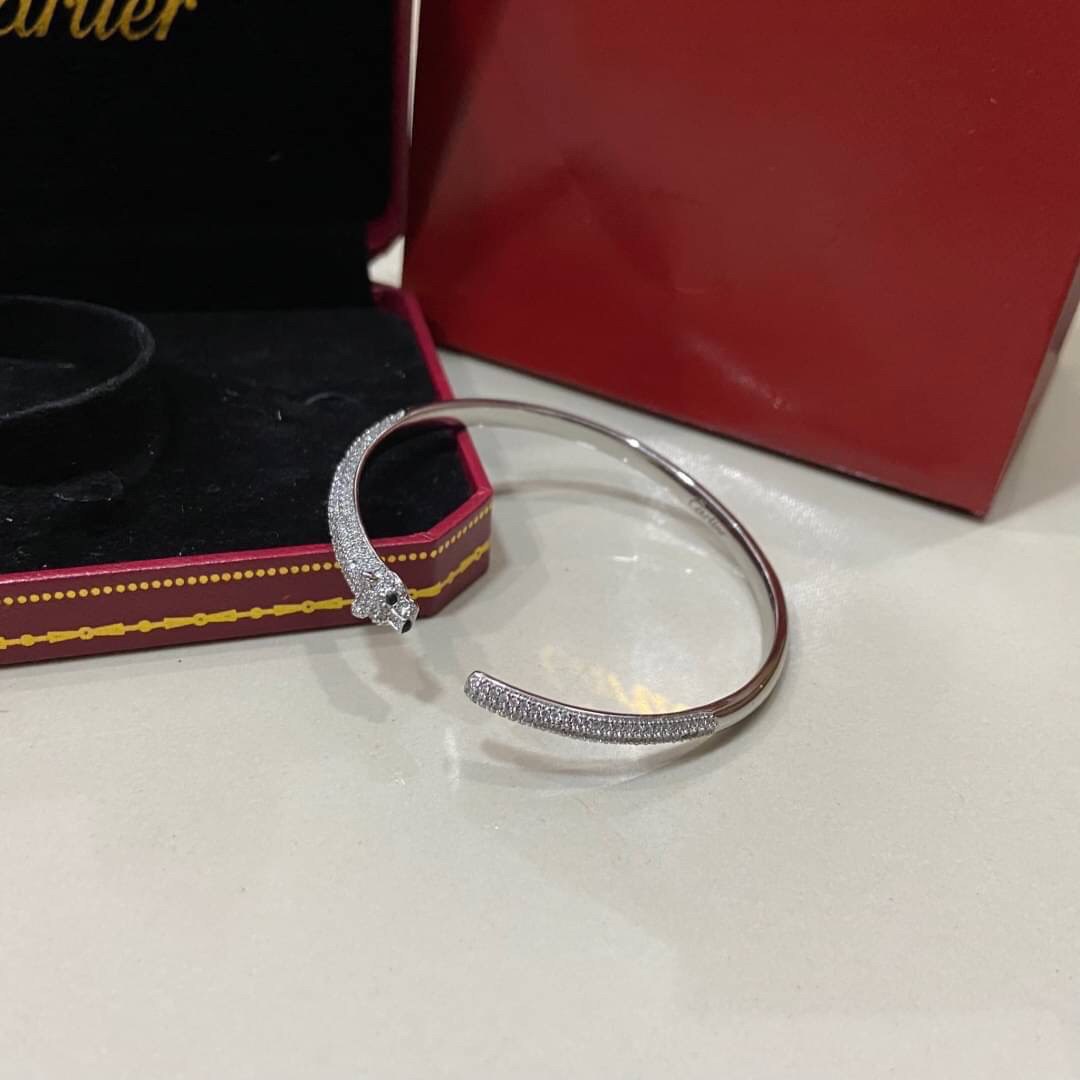 PANTHERE DE CARTIER BRACELET กำไลข้อมือหัวเสือเพชรคาเทียร์ งานปั้มทุกจุด วัสดุคุณภาพดี ไม่ลอกไม่ดำ ภาพสินค้าถ่ายจากงานขายจริง ใช้งานต่างประเทศได้
