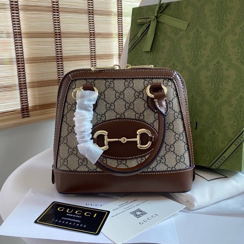 Gucci Horsebit 1955 mini top handle bag / Gucci Horsebit 1955 mini Tote bag กระเป๋าสะพายกุชชี่ รุ่นใหม่ สีใหม่ งานซิปคู่อะไหล่สีทอง มาพร้อมสายสะพายยาวถอดออกถือได้ งานสวยเป๊ะ ปั๊มทุกจุด ราคาสุดคุ้ม ภาพถ่ายจากงานขายจริง ใช้งานต่างประเทศได้