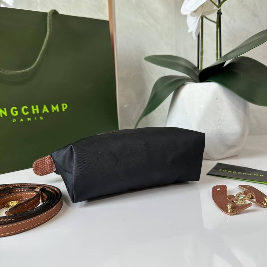 LONGCHAMP LE PLIAGE ORIGINAL Pouch with handle กระเป๋าใบเล็กขนาดกระทัดเหมาะกับใส่ของจำเป็นจุกจิก กันน้ำได้ พร้อมส่ง