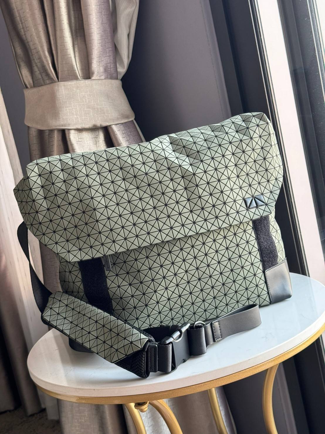 พร้อมส่ง 4 สี Baobao issey miyake Sling shoulder bag / Miyake geometric-panelled Laptop กระเป๋าสะพาย 🧡 เกรดออริจินอล 1:1 สลับแท้