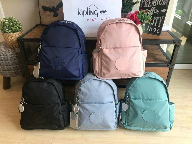 KIPLING IMMIN BACKPACK อีกcollection!ของรุ่นImmin กระเป๋าเป้สะพาย วัสดุPolyamide100% กันน้ำได้ ขนาดกำลังดี ใช้งานได้ทุกวัน เปิดปิดด้วยซิปคู่ ภายในมีช่องแยกเป็นสัดส่วน ประดับพวงกุญแจรุปหัวใจลายหินอ่อน ถอดแยกใช้งานได้ ราคาสุดคุ้มเลยคร้า!!