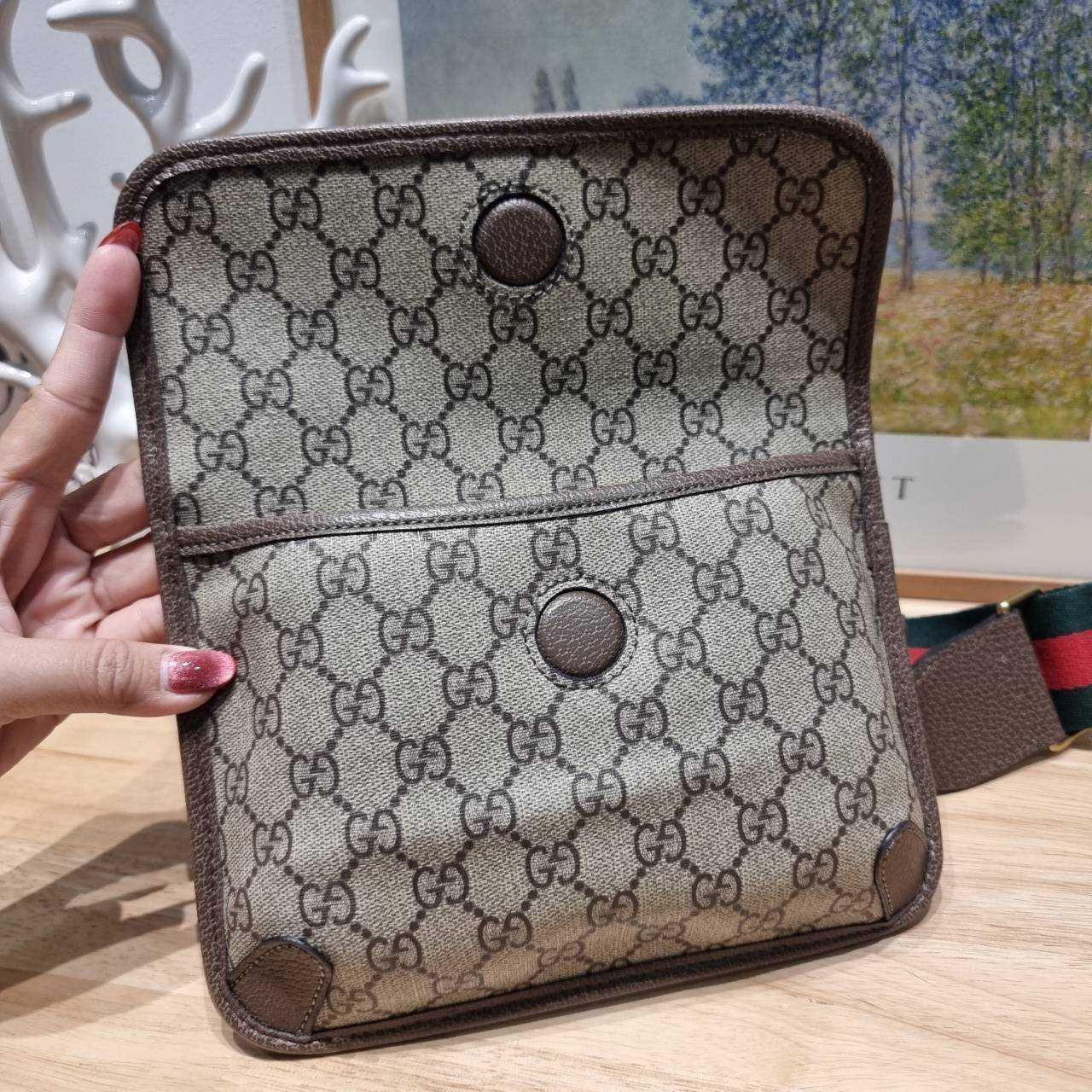 GG NEO VINTAGE GG SUPREME BELT BAG ฮอตฉ่ำๆ กับกระเป๋าคาดอกรุ่นคลาสสิค ดีไซน์เท่ หรู สไตล์สปอร์ต ขนาดกำลังดี พกพาง่าย คาดไปไหนก็ได้สบายๆ ปรับคาดได้หลากหลาย