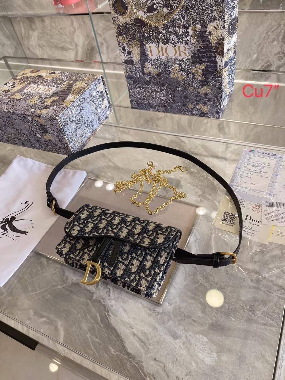 DIOR Small Saddle Pouch Belt with Chain กระเป๋าทรงพอช พร้อมสายสะพายหนังและสายโซ่ ปรับใช้งานได้ทั้งคาดอก/คาดเอว/หรือสะพายไหล่ได้ สายถอดได้ ถือเป็นพอชเก๋ๆ