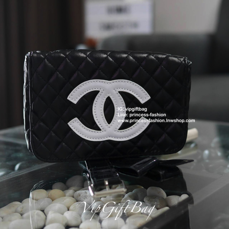 NEW ARRIVAL 2019!! CHANEL WAIST BAG (NOT FOR SALE) กระเป๋าสะพายคาดเอวหรือคาดอกพรีเมี่ยมกิ้ฟของแท้จาก CHANEL วัสดุหนัง PU นิ่มมือ ปักโลโก้สีขาว ด้านในเปิดปิดด้วยฝาปิดกระดุมแม่เหล็ก ใส่ของจุกจิกและมือถือได้ทุกรุ่น มาพร้อมสายคาดเอวแบบเข็มเข็มขัดปรับระดับ อะไ