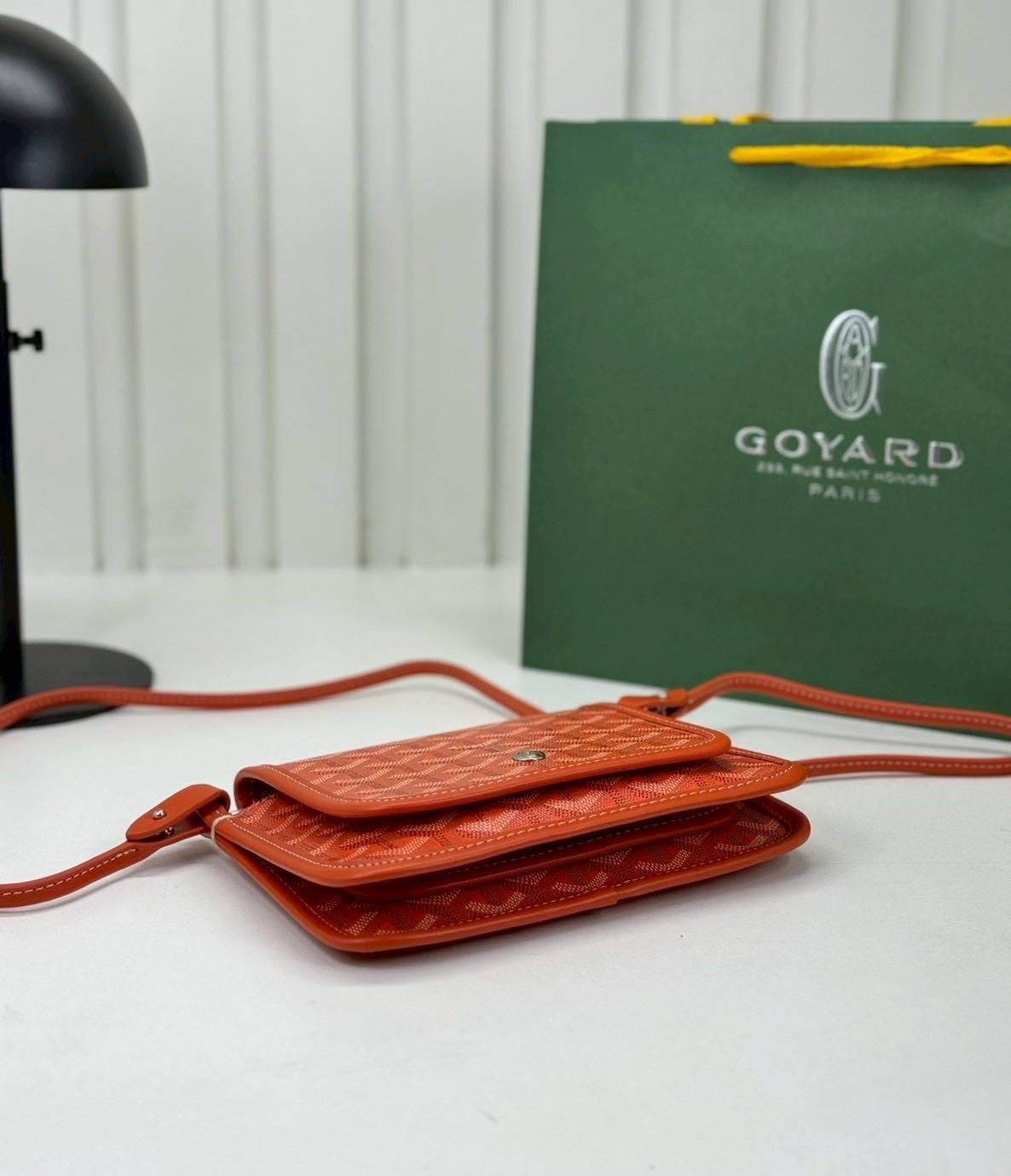 10 สี ORI หนังแท้ | GOYARD Plumet pouch-wallet กระเป๋าสะพายใบเล็กกะทัดรัด ดีไซน์กระเป๋าสตางค์ Plumet ดีไซน์มาพร้อมช่องใส่เหรียญ ธนบัตร และบัตรต่างๆ สามารถสะพายไหล่เป็นกระเป๋าสะพายข้างได้เหมือนกระเป๋าใบเล็ก