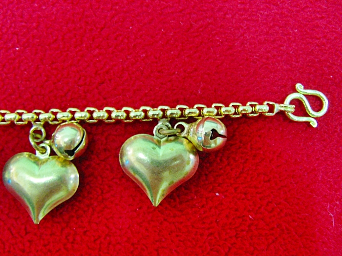 สินค้าหมดค่ะ สร้อยข้อมือทองเหลือง+จี้หัวใจค่ะ