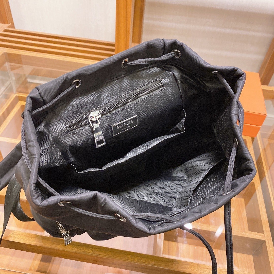RADA NYLON BACKPACK กระเป๋าสะพายเป้ วัสดุทำจาก ผ้าNylon คุณภาพดี