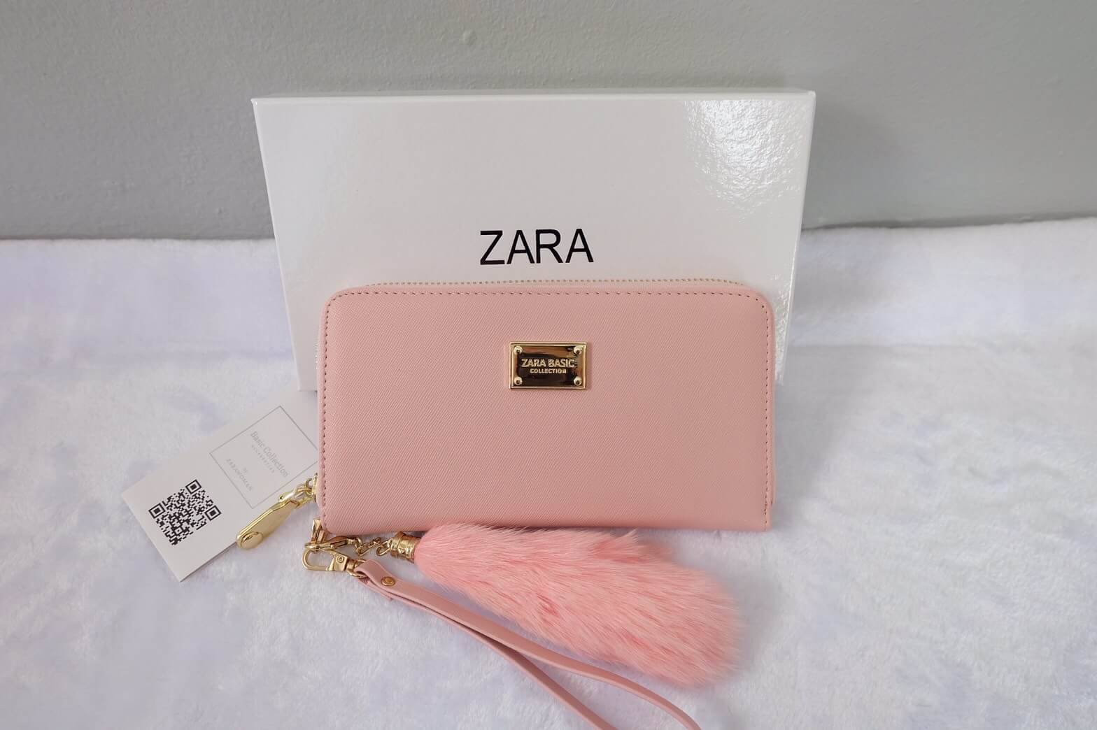 รุ่นขายดี รีสต้อคแล้วคะ! ZARA WALLET BAG กระเป๋าตังค์สีลูกกวาดแบรนด์ชั้นนำซาร่าวอลเลท ด้านในมี 3 ช่อง 1 ซิป แยกใส่ของจุกจิกได้ มีช่องใส่บัตรได้เยอะ อะไหล่ทอง พร้อมสายคล้องมือ ใส่ไอโฟน 6 ได้ค่า ห้ามพลาดเชียวน้า