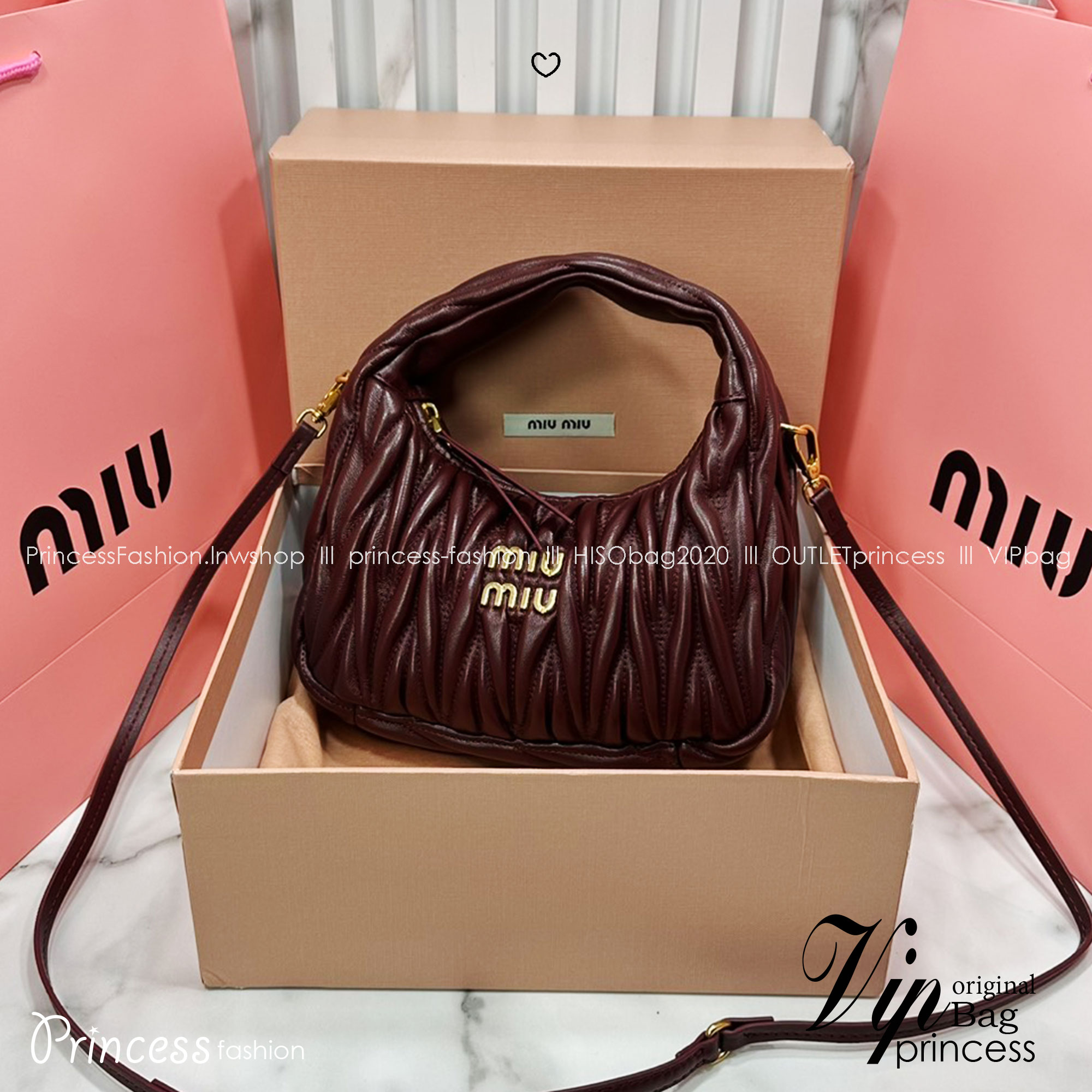 ORI หนังแท้ | MIU MIU Wander matelassé nappa leather hobo bag Small 22cm กระเป๋าสะพายทรงโฮโบ คิ้วท์สุดปัง ลุคลูกคุณหรูหราด้วยดีไซน์จับจีบนูนลวดลายเป็นเอกลักษณ์ หูจับในตัว ถือแบบเลิศๆ หรือจะใส่สายสะพายข้างก็ได้อีกลุค
