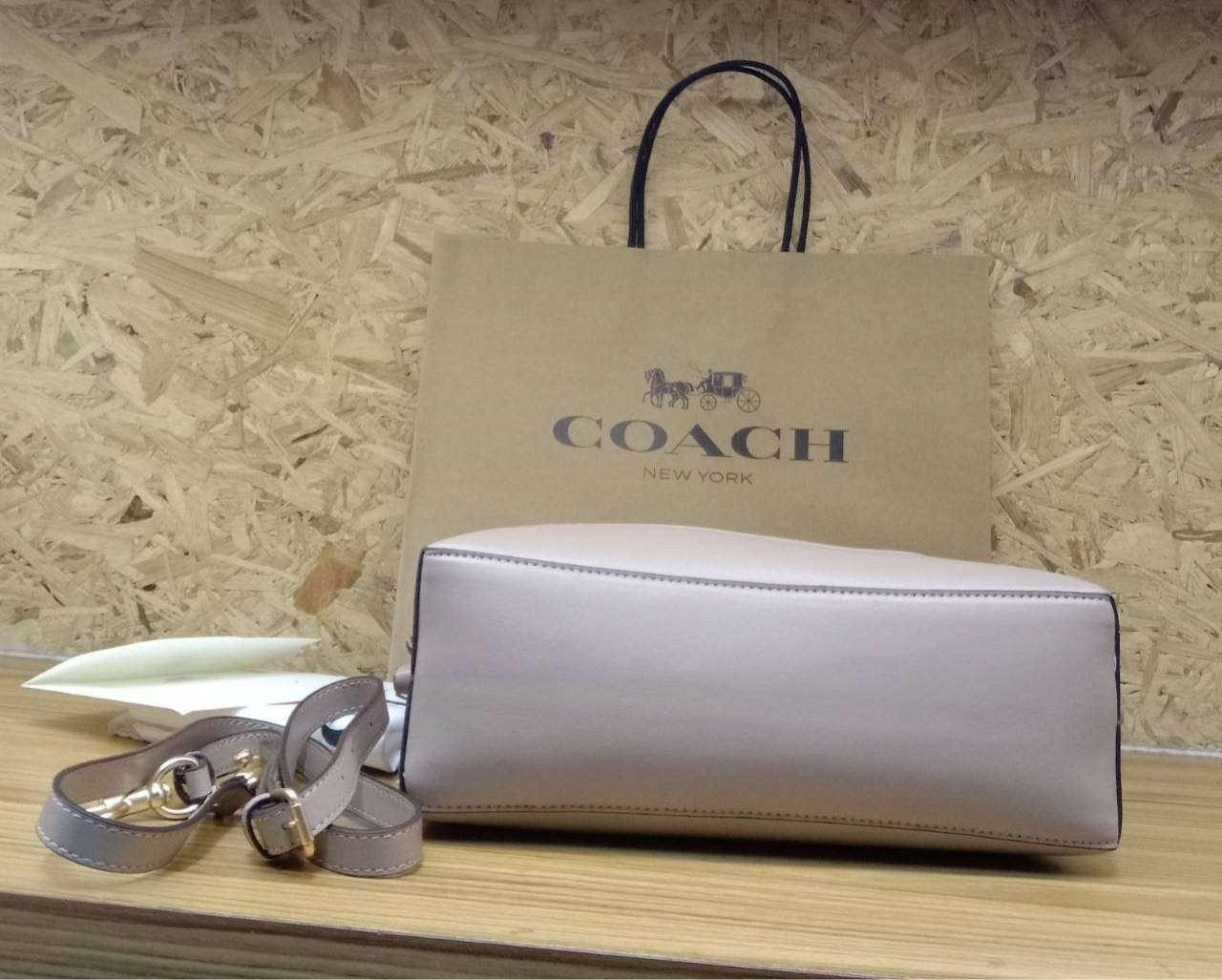 COACH Mollie Tote 25 In Signature Jacquard With Stripes พร้อมส่งที่ไทย ภาพสินค้าถ่ายจากงานขายจริง ใช้งานต่างประเทศได้