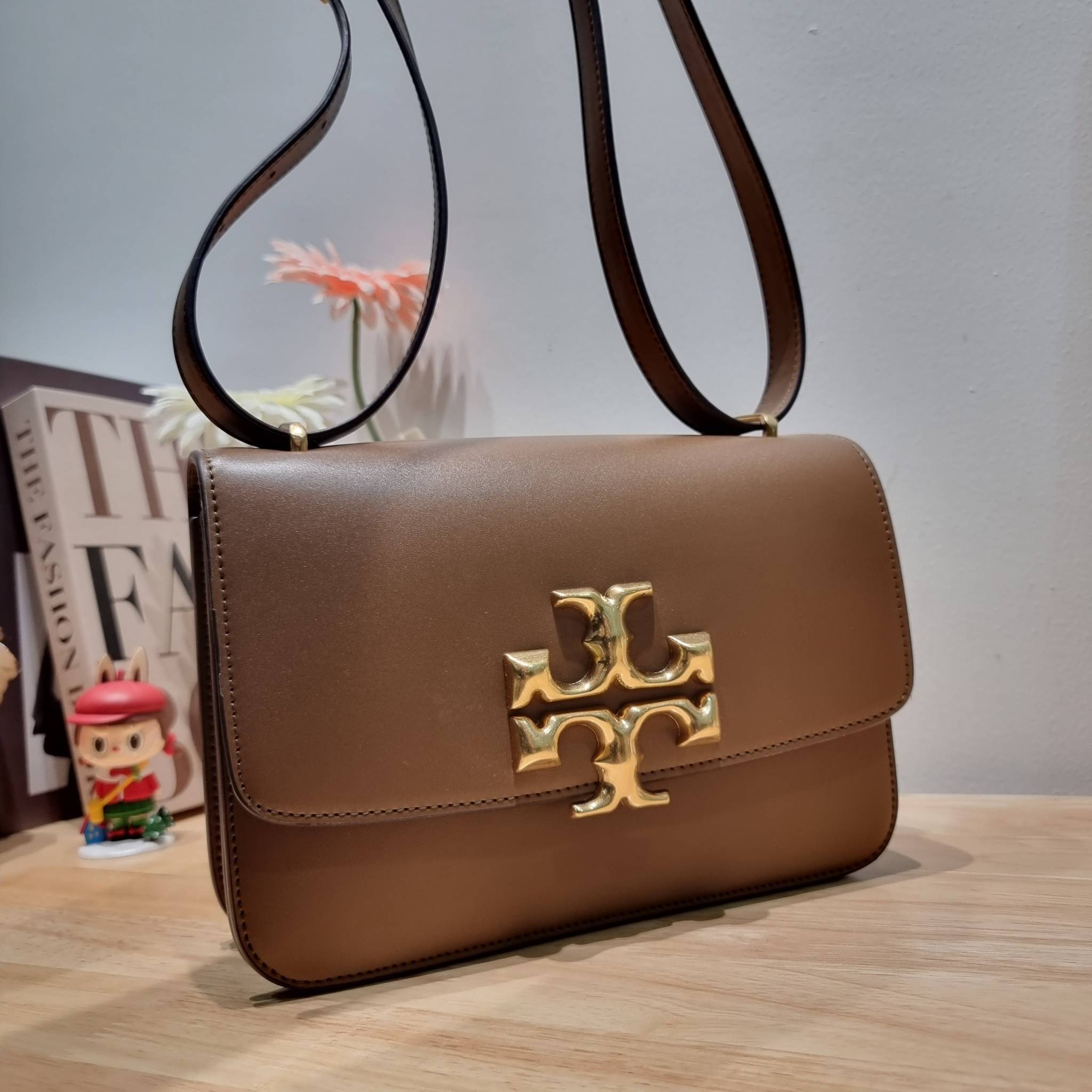 Tory Burch Bag / TORY BURCH ELEANOR CONVERTIBLE SHOULDER BAG รุ่นยอดนิยม กับไซส์ใหม่ ใหญ่จุคุ้ม! กระเป๋าสะพายข้าง ดีไซน์อยู่ทรง เรียบหรู! ผู้ดีกว่าใคร