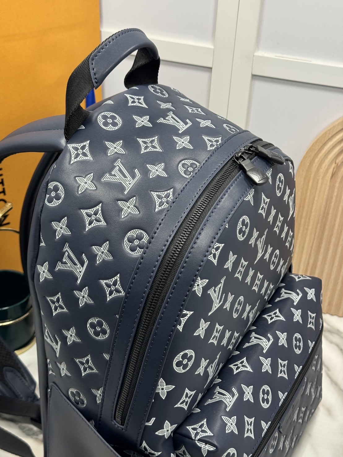 LV Discovery Backpack Monogram Shadow Leather / LV Backpack กระเป๋าเป้สะพายหลัง เท่ๆ คูลๆ ที่ดูแพงที่สุด งานสวยเป๊ะ จุของได้เยอะ ใช้ได้ทั้งชายหญิง หนังแท้ เกรดออริ เทียบแท้ 1:1 ใช้งานต่างประเทศได้