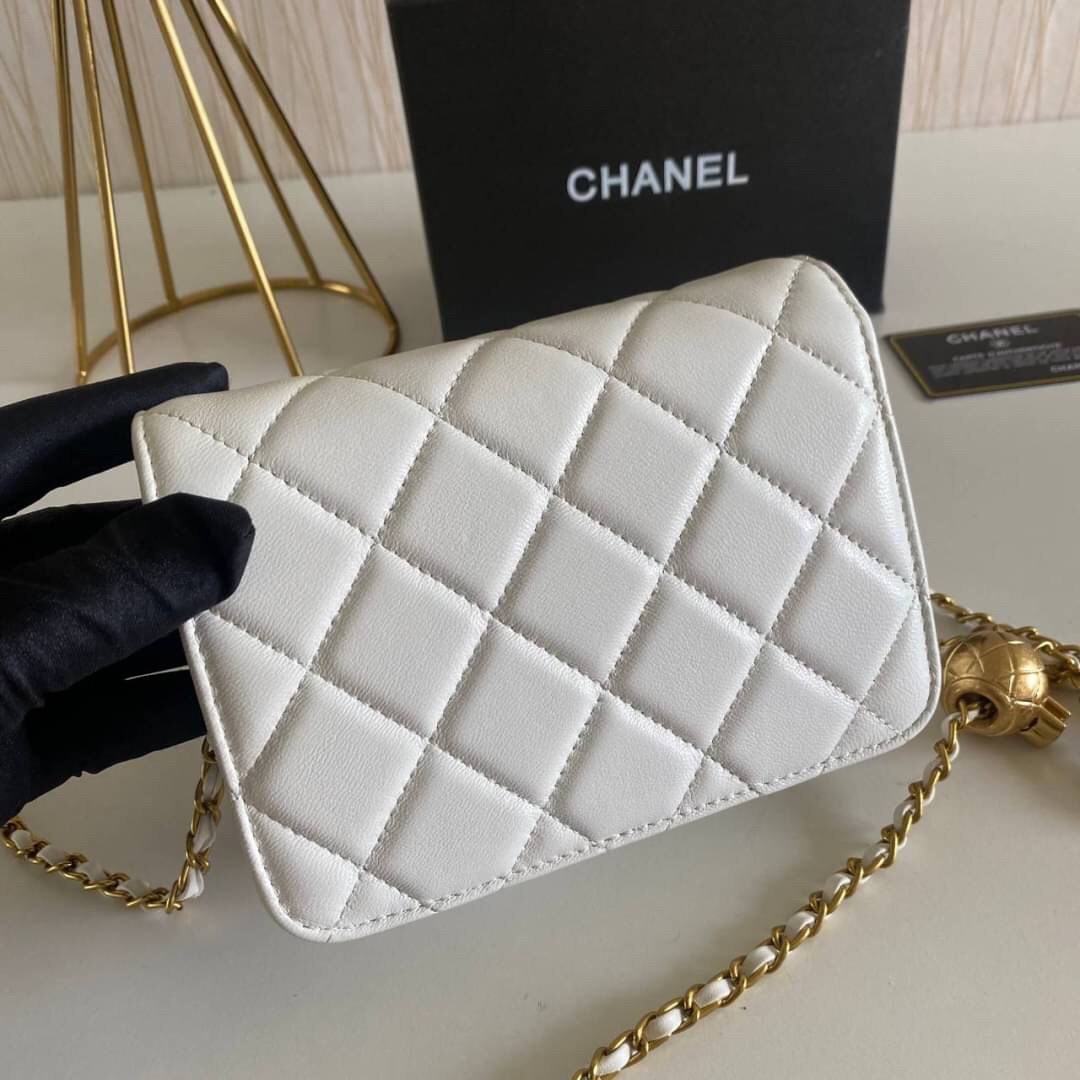 VIP GIFT 】หนังแกะแท้ CHANEL lambskin small shoulder bag with chain เรียบหรู ดูดี ดีไซน์สุดคลาสสิค ใช้ออกงานได้เลย มีสายโซ่อะไหล่ทองรมควันอย่างลงตัว ไอเท็มแนะนำพร้อมส่งที่ไทยราคาสุดคุ้มห้ามพลาดค่ะ!